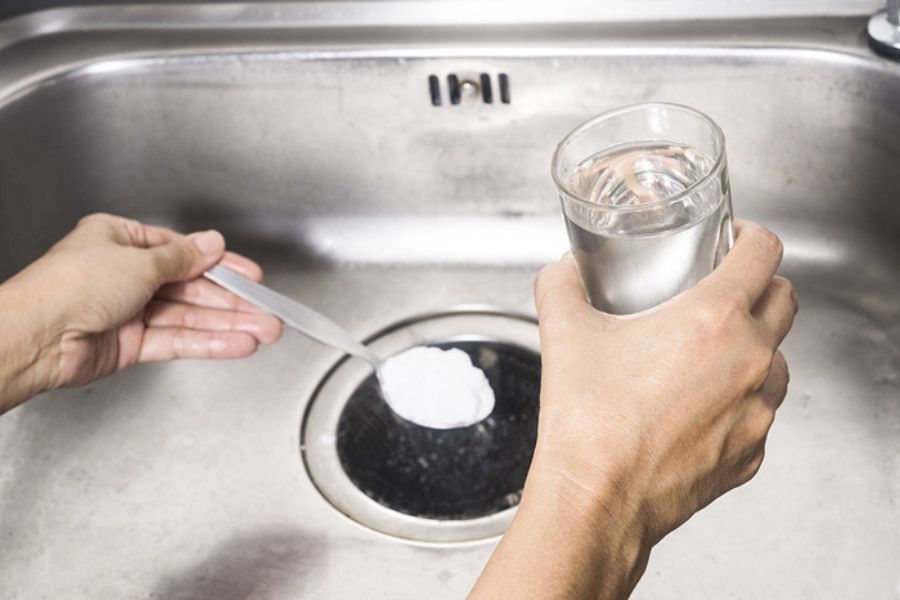 thông tắc bồn rửa bát bằng banking soda